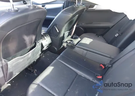 2013 Mercedes-Benz C 250 Luxury/Sport z USA, uszkodzony, nr VIN WDDGF4HB2DR266458